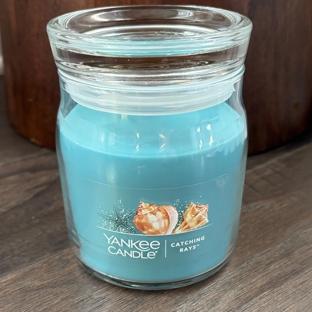 Yankee Candle Catching Rays,sharp orange, golden amber, summer sun,2 wick,soy